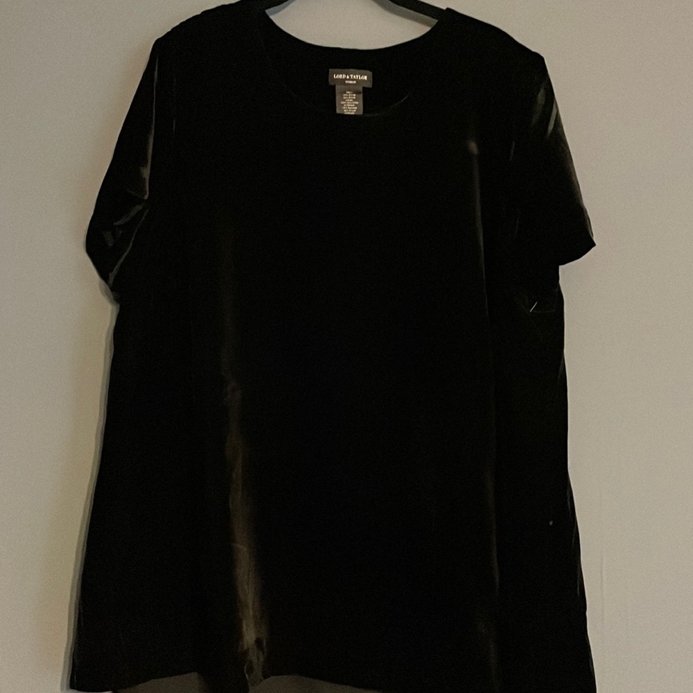Lord & Taylor  velvet top 1 X